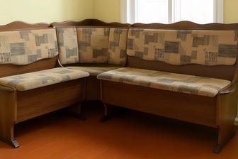Продам диван, стол и стулья вместе.