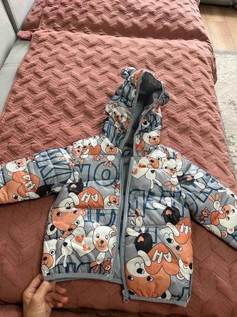 Продам куртку детскую