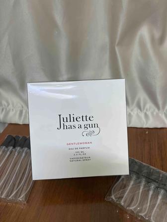 Оригинальный JULIETTE HAS A GUN GENTLEWOMAN.В виде флакона и на распив