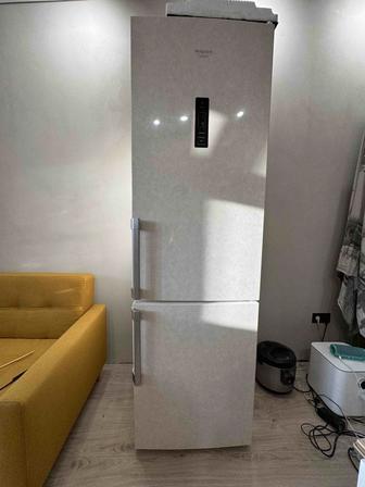 Холодильник Hotpoint Ariston 195 см
