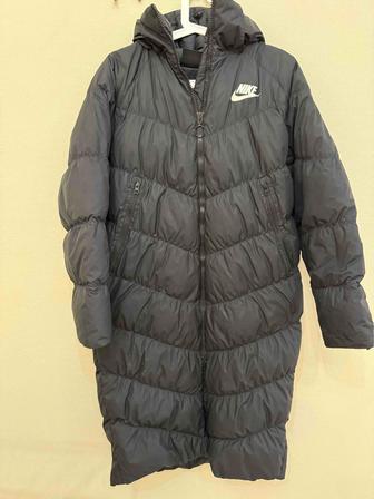 Продам пуховик Nike