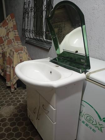 Продам раковину с тумбой