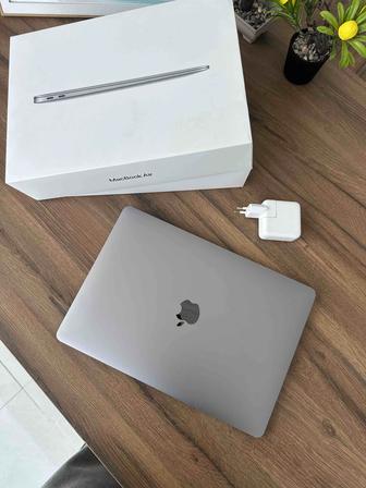 MacBook М1 2020 Стильный серый цвет