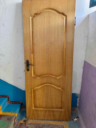 Дверь деревянная