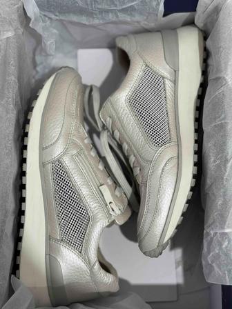 Продам кроссовки кожаные