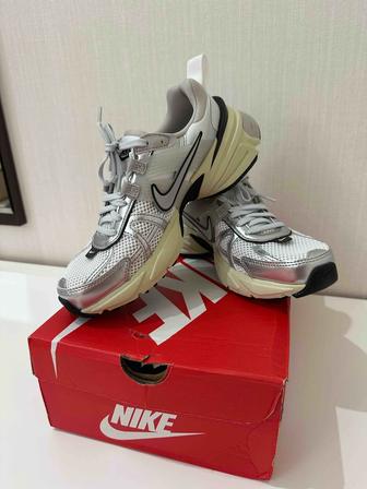 Кроссовка Nike V2k run