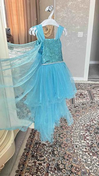 Платье Эльзы с шлейфом