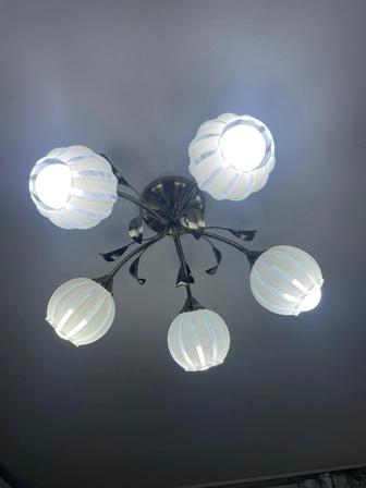 Продается люстра