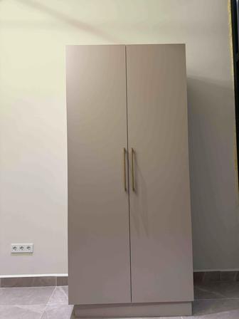 Продам шкаф двухдверный