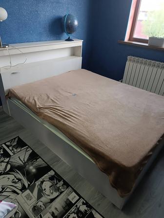 Продам кровати 2 шт входит тумбочки
