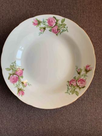 Продам тарелки обеденные производства Япония 12 шт