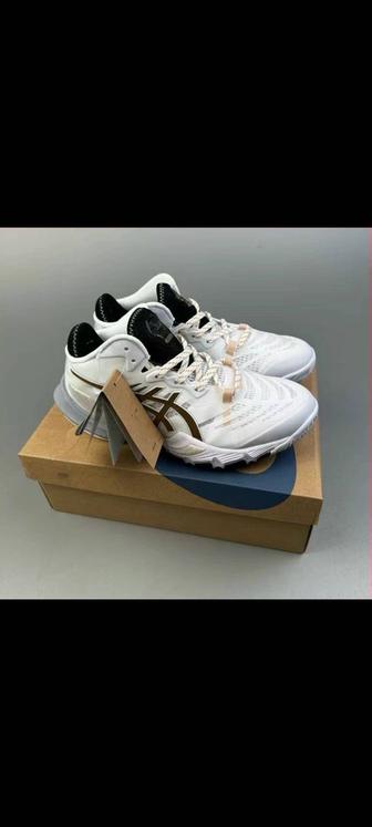 Продаю кроссовки ASICS METARISE