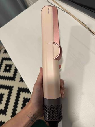 Dyson Airstrait HT01