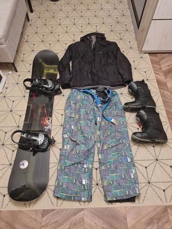 Продам сноуборд,чехол,ботинки,очки,костюм.