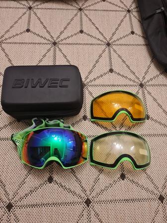 Продам сноуборд,чехол,ботинки,очки,костюм.