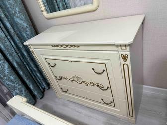 Продам комод с зеркалом