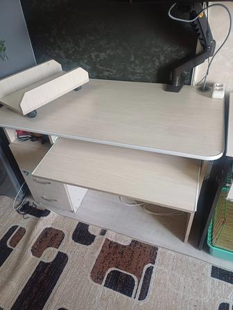 Продам комьютерный стол