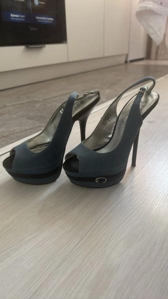 Продам босоножки женские