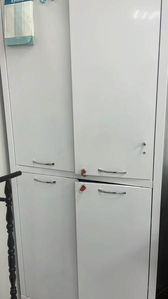 Продам медицинский шкаф