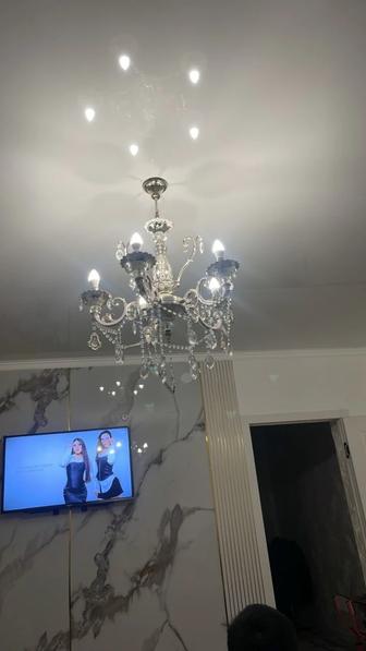 Продам люстру