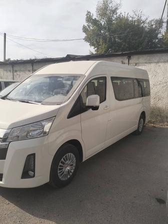 Ищу работу со своим авто toyota hiace 2024 года 12 посадочных мест.