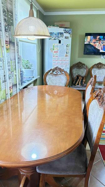 Стол и стулья