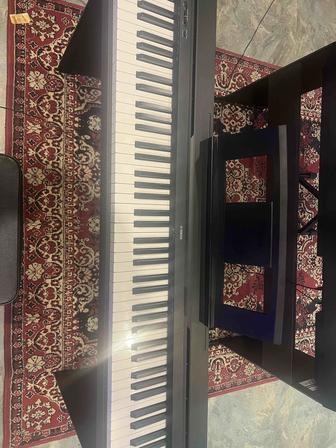 Yamaha p-45b. С подставкой, с педалью, пюпитром и наушниками oneOdio