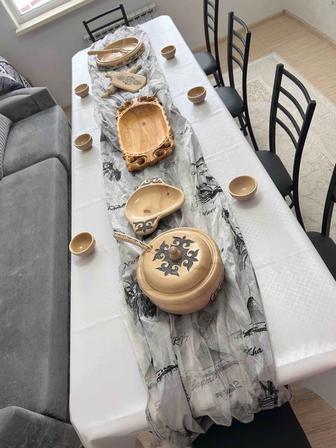 Сдам в аренду стол,стулья,деревянный набор посуды