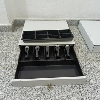 Продам кассовый - денежный ящик, большой.