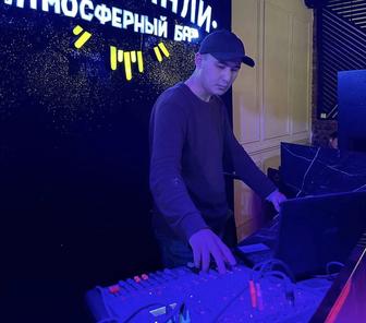 DJ Диджей // с аппаратурой