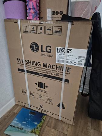 Машинка с сушкой LG F2V5GG2S серый