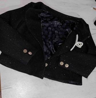 В наличии твидовая двойка 46 размер . Собственного пошива