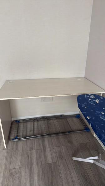 Продам стол в хорошем состоянии, устойчивый