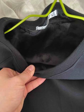 Продам свитшот черного цвета новый с начесом