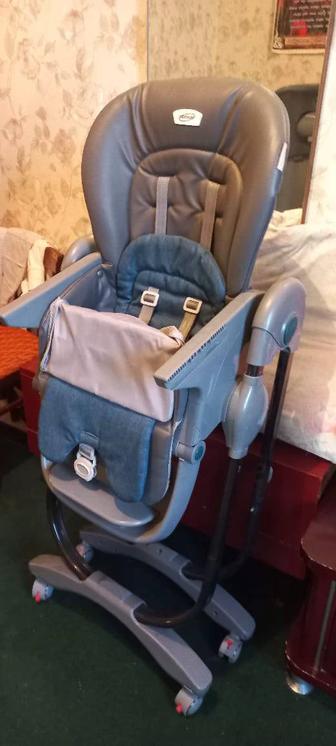 Детское кресло-стол для кормления ребенка