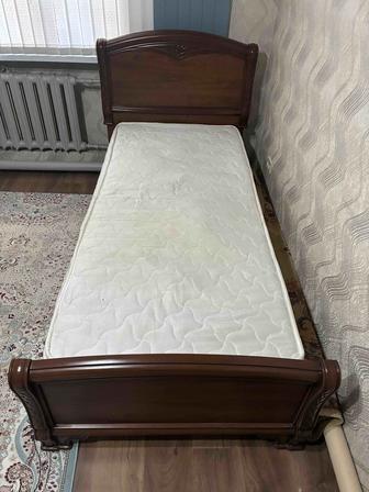 Кровать односпальная с матрасом