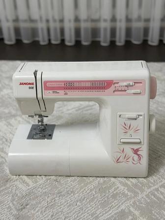 Продам швейную машинку