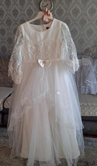 Продам красивое, пышное платье на девочку 8-11 лет