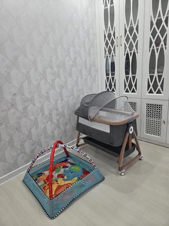 Продам детскую кровать и коврик монтессори