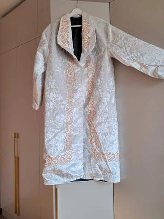 Белый чапан в Алматы