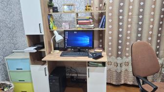 Компьютерный стол новый.