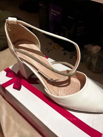 Продам туфли на каблуках