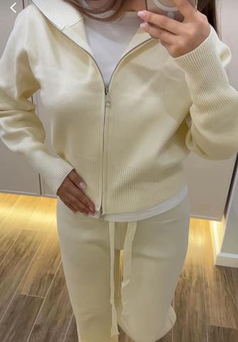 Двойка с капюшоном