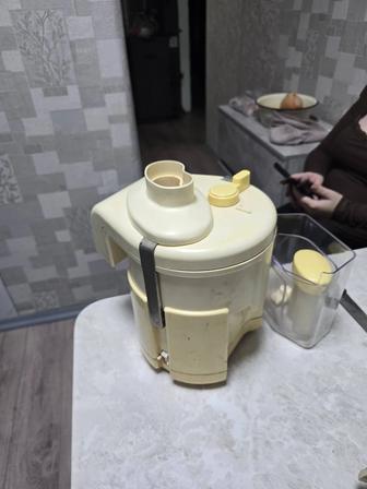 Соковыжималка б/у