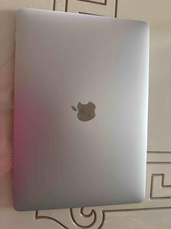 Продам MacBook Air 2019