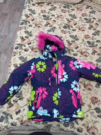 Продам детский зимний комбинезон для девочки