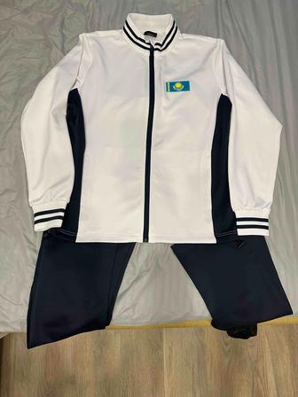 Спортивный костюм