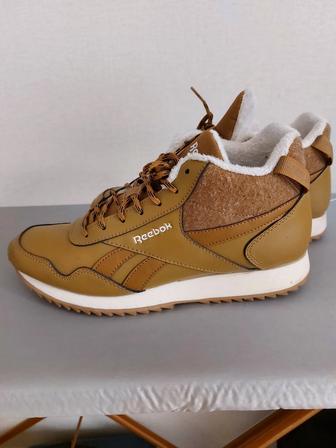 Продам кроссовки женские Reebok р38