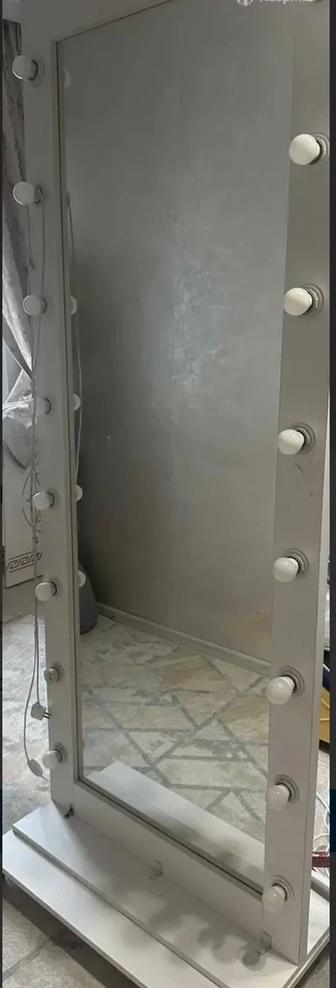 Продам зеркало с подсветкой