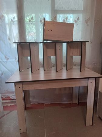 Продам кухонный стол и стулья